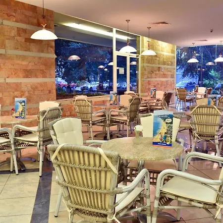 Готель Laguna Garden 4*