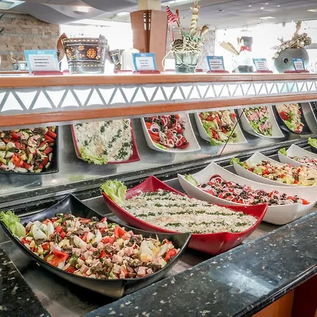 Laguna Garden Hotell 4*