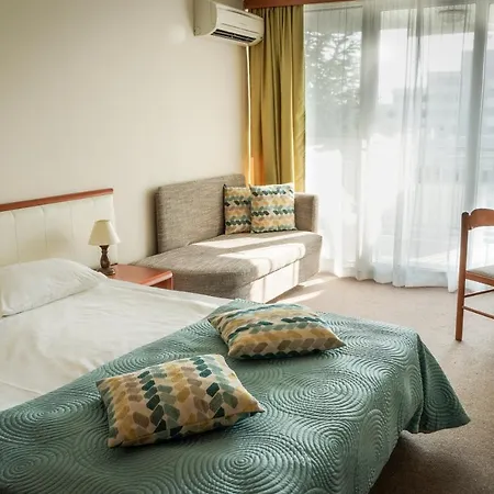 Laguna Garden Hotell 4*