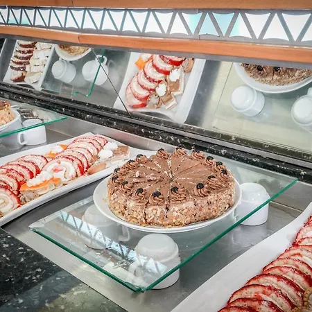 Hotel Laguna Garden 4*